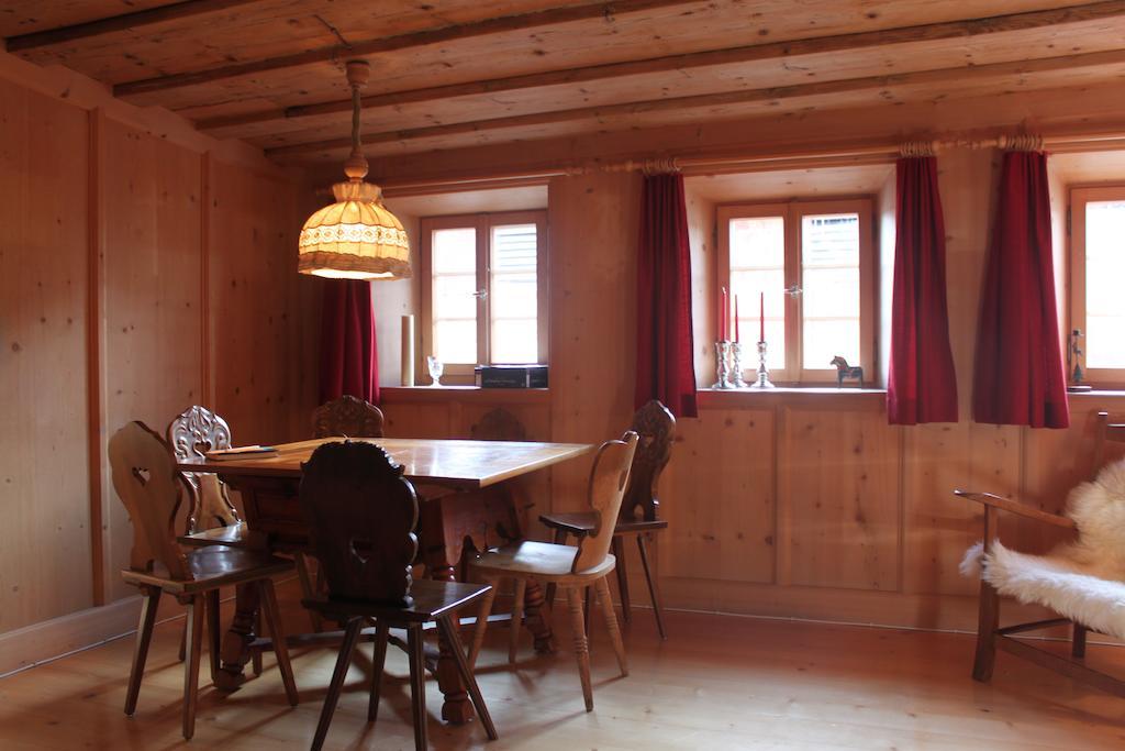 Tgesa Ferrera Villa Schmitten  Rum bild