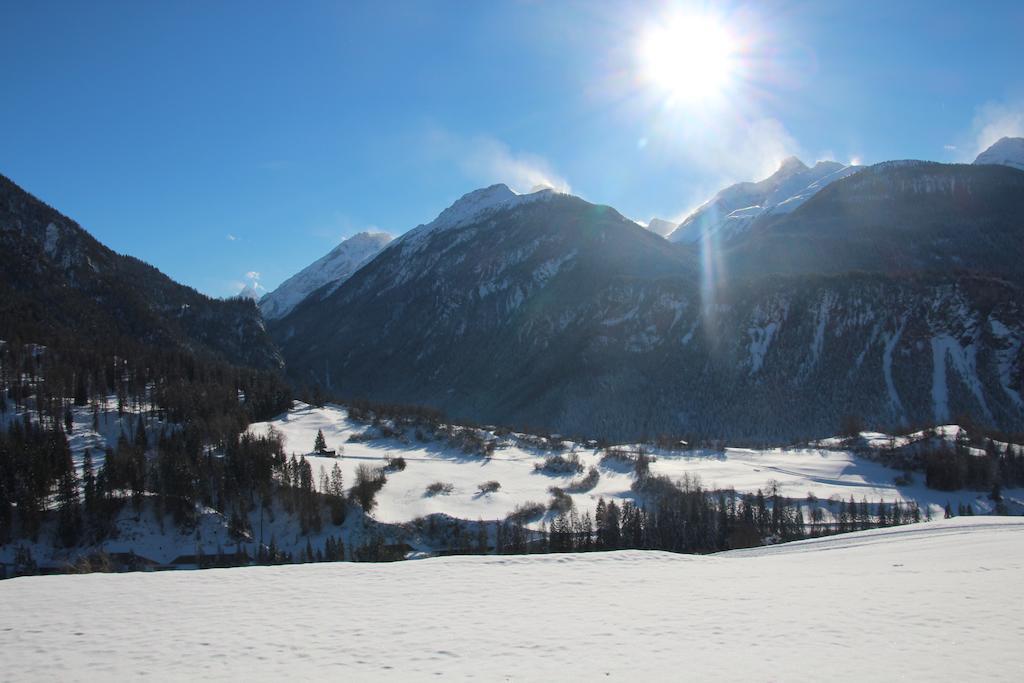 Tgesa Ferrera Villa Schmitten  Rum bild