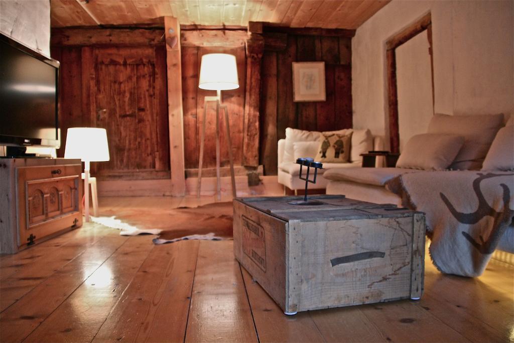 Tgesa Ferrera Villa Schmitten  Rum bild